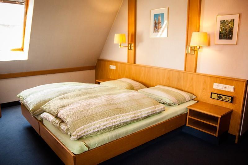 Zur Frischen Quelle Hotel Oberasbach Buitenkant foto